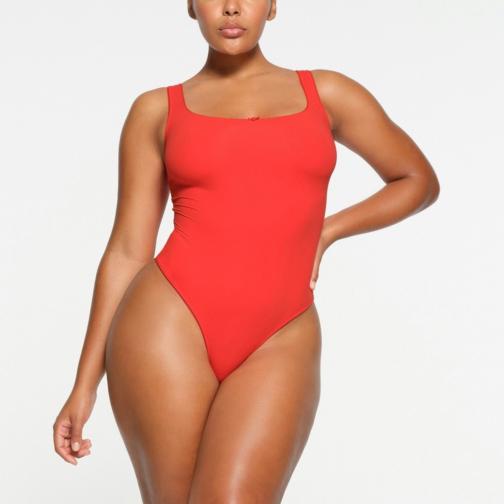 SKIMS Fits Everybody Red Picot Trim Bodysuit - Picture 4 of 8